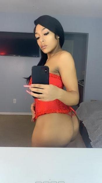 Valentinaa, 22  female escort, Huntsville