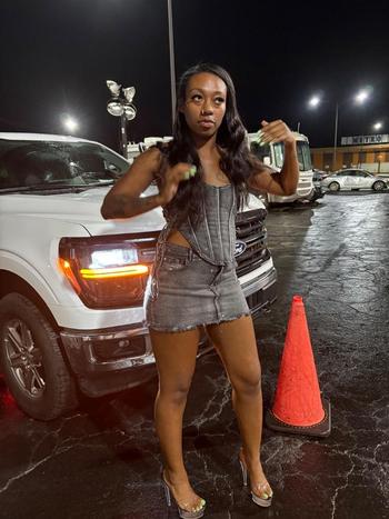 Money, 26  female escort, Huntsville