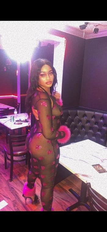 Neveah , 21  female escort, Huntsville