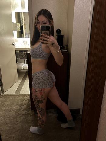 Kay, 21  female escort, Huntsville